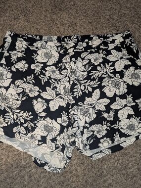 Old Navy Black and White Floral High-Rise Shorts